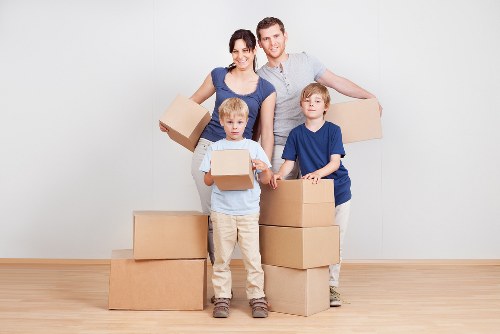 Flexible man with a van service for collections and deliveries in Portugal