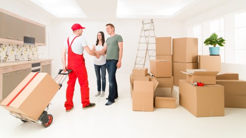 Residential relocation support in Portugal with careful lifting