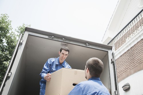 Local moving van service for apartment and house removals in Portugal